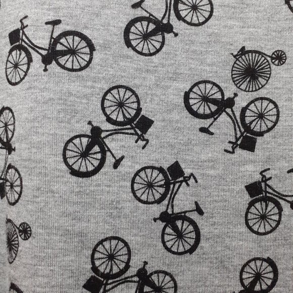 Top - Casual pull-on v-neck grey with black bicycle design - Picture 3 of 3